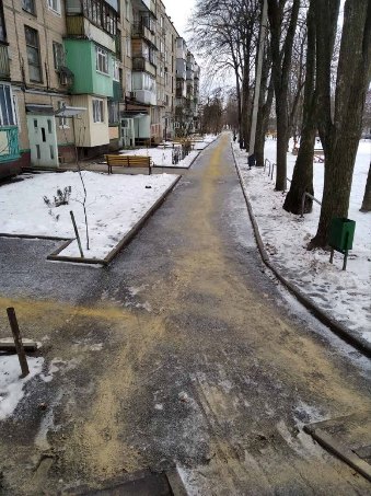 Робітники КП Харківблагоустрій прибирають снігу в місті Харкові